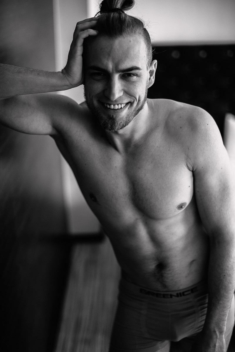 Life for Rent. Головна