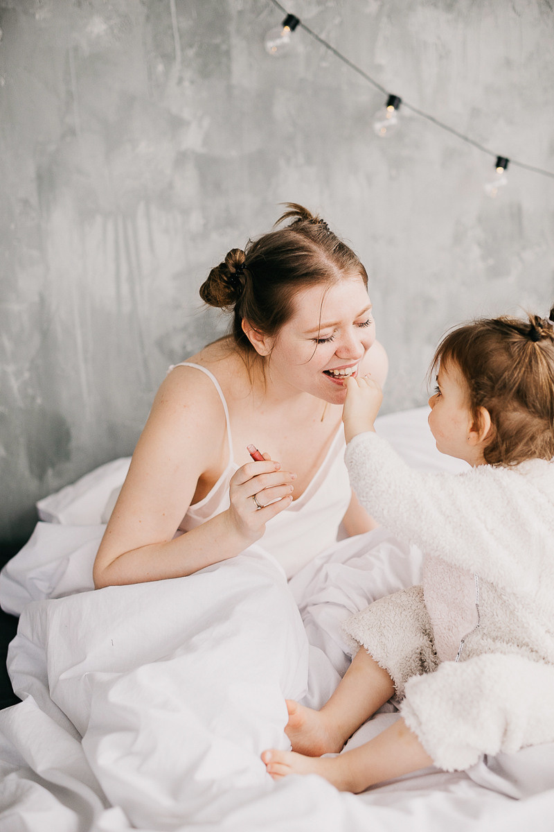 Еля і Анісія. Головна