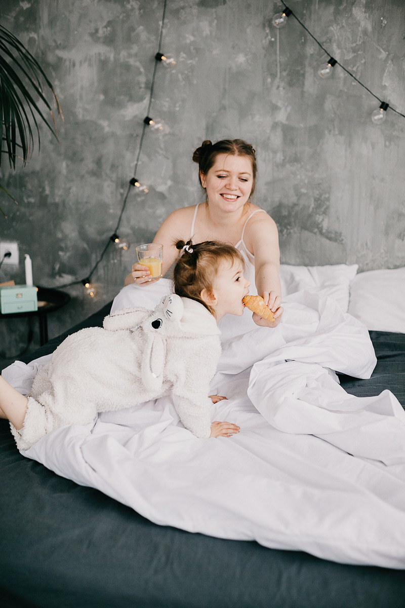 Еля і Анісія. Головна