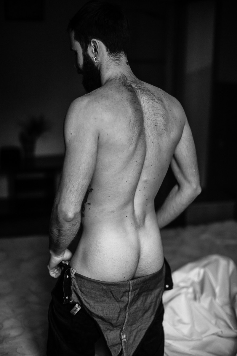 – Way Down We Go. Головна