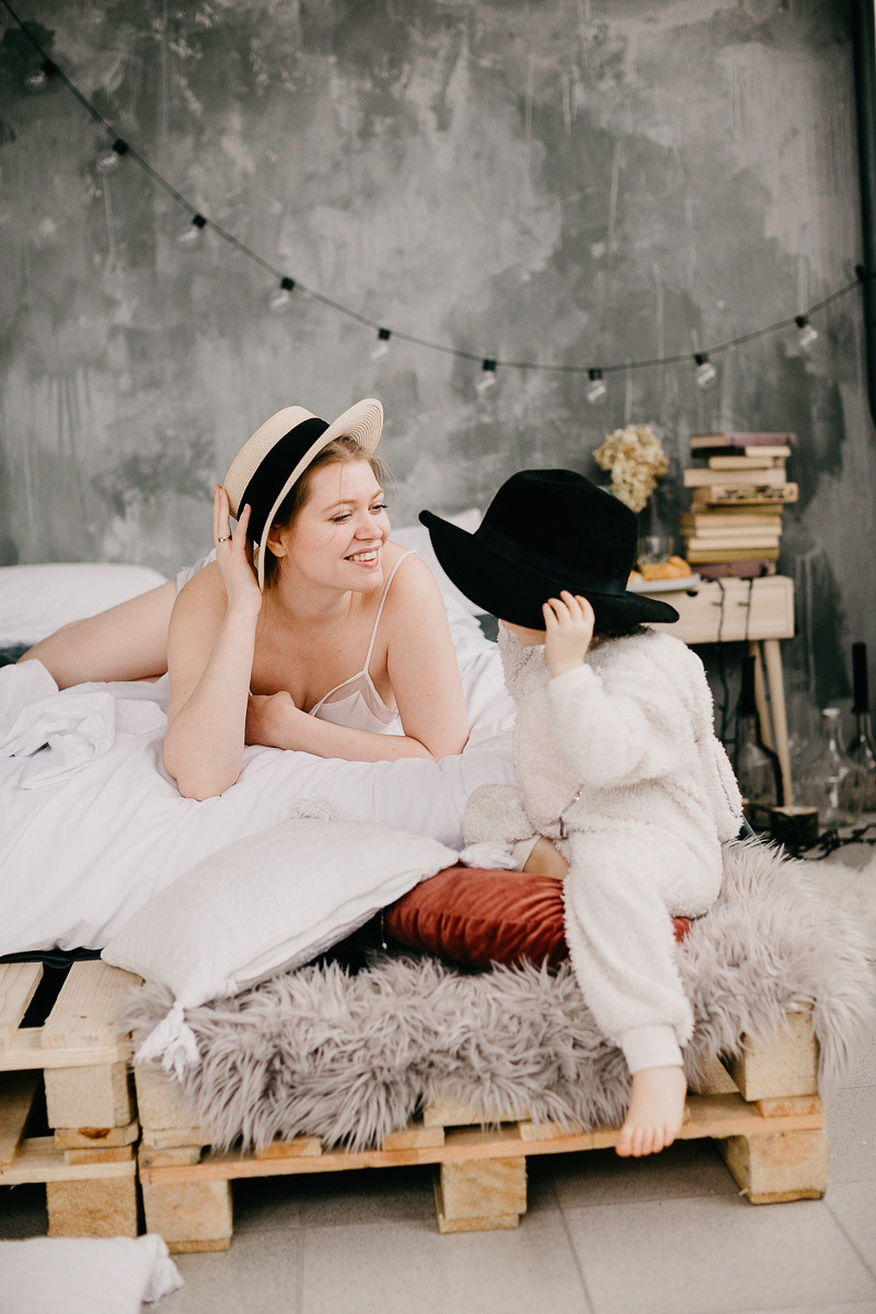 Еля і Анісія. Головна