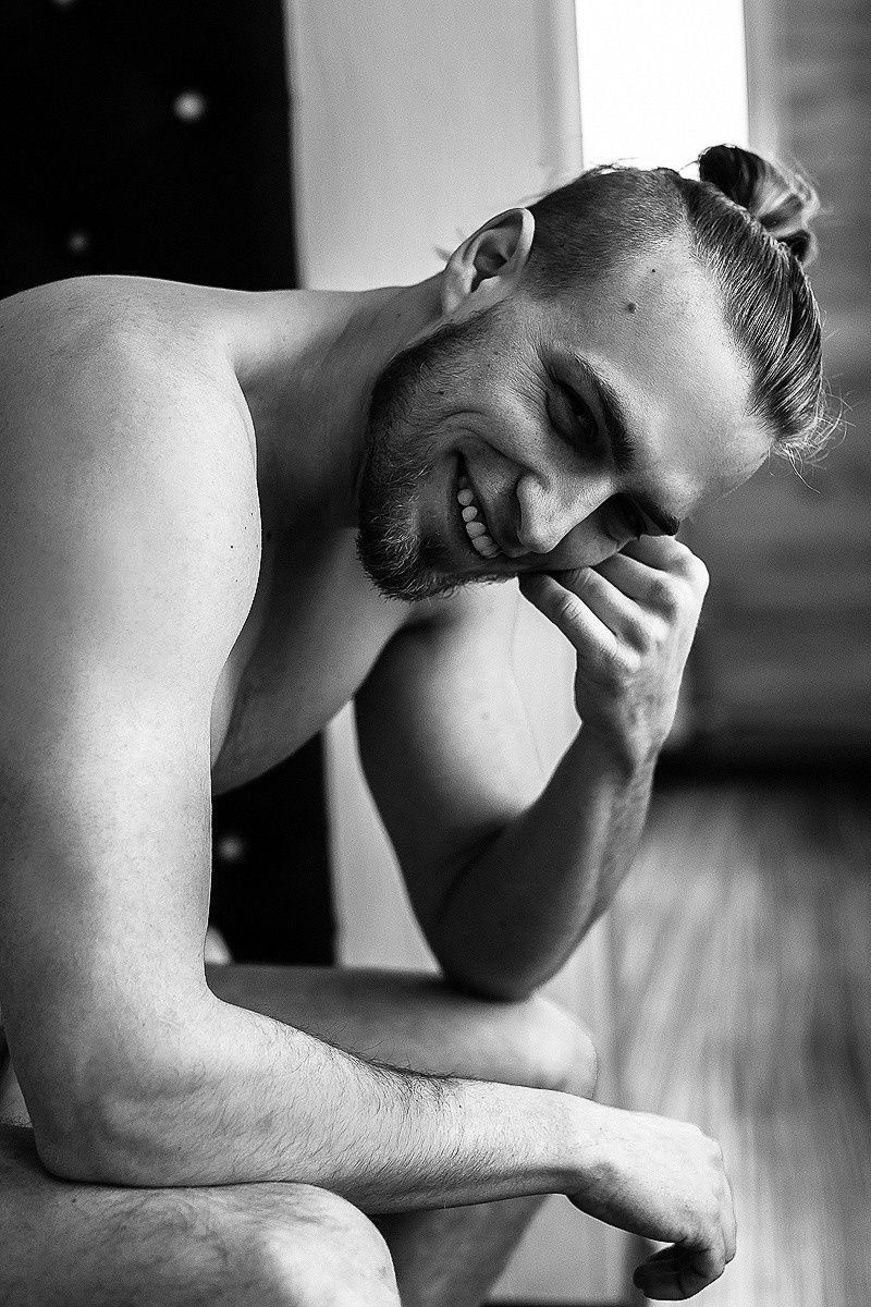 Life for Rent. Головна