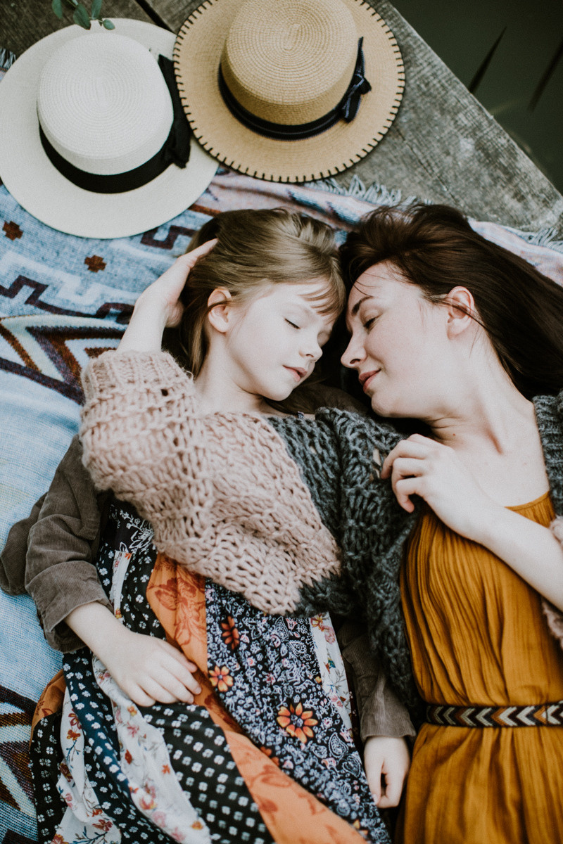 Lucy and Lisa. Головна