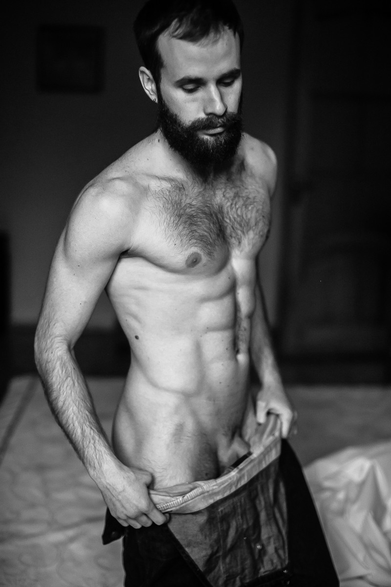 – Way Down We Go. Головна