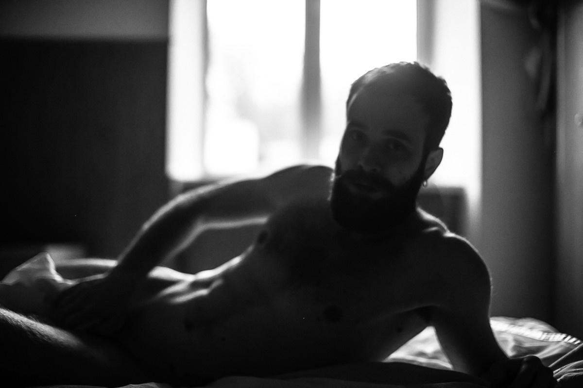 – Way Down We Go. Головна