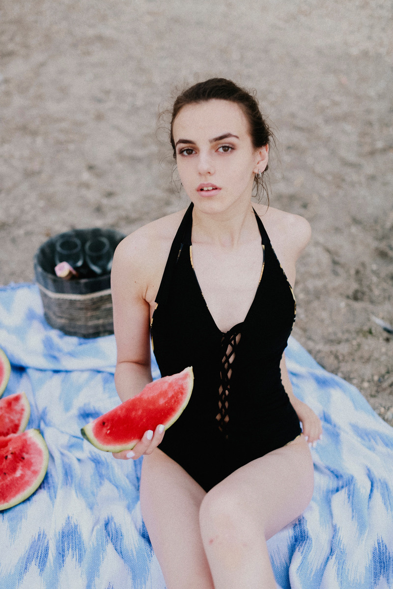 Looking For The Summer. Головна