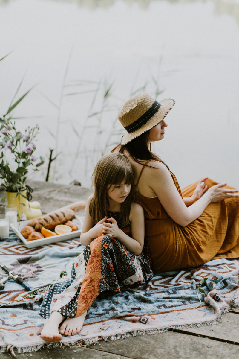 Lucy and Lisa. Головна