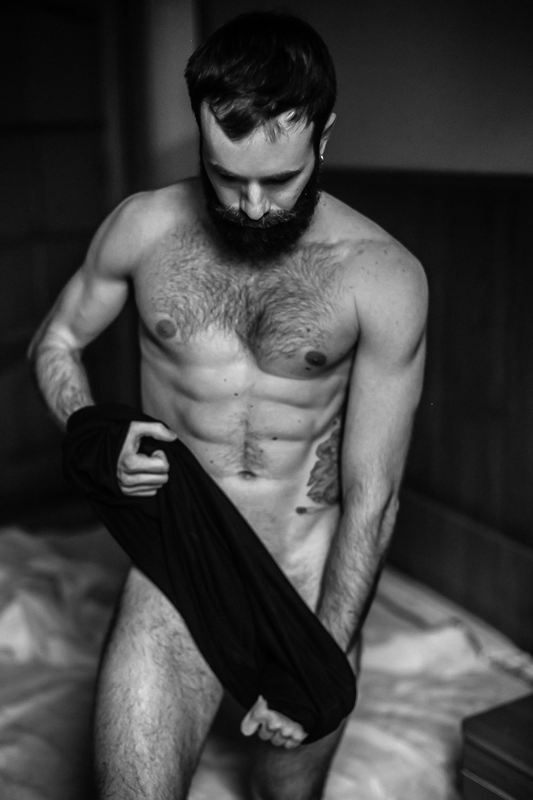 – Way Down We Go. Головна