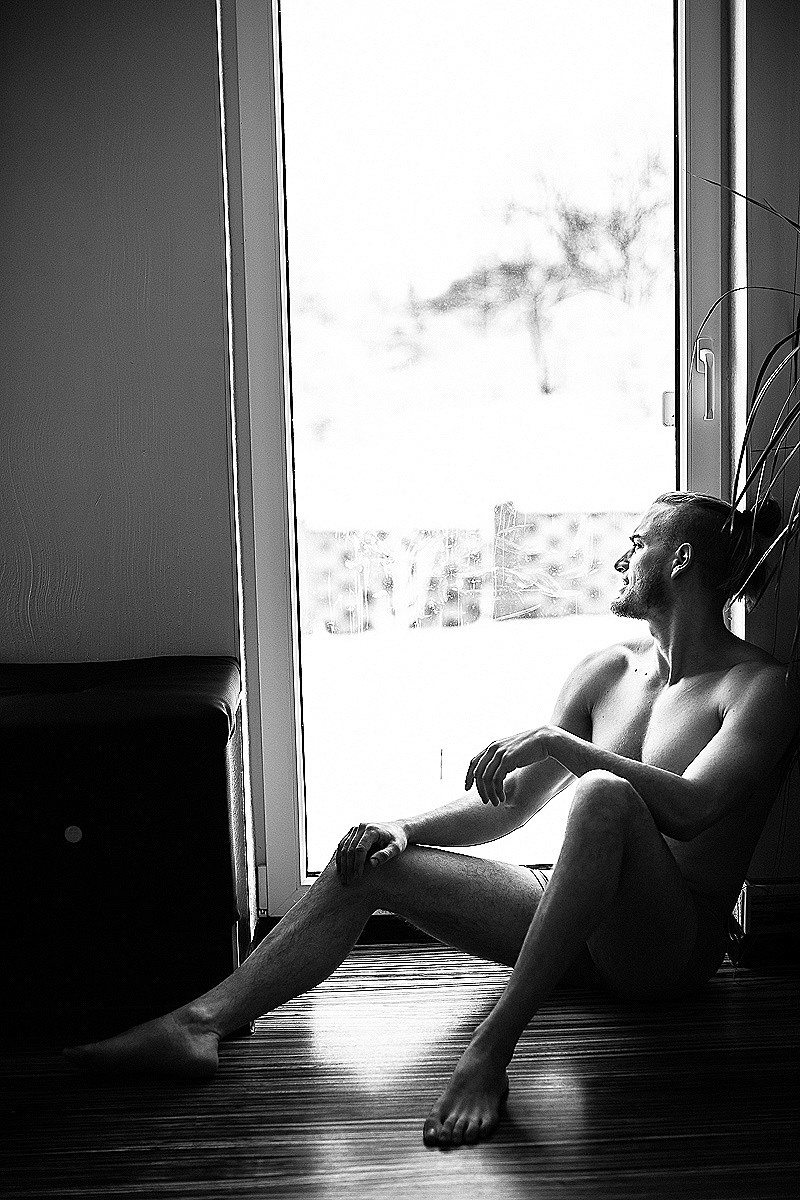 Life for Rent. Головна