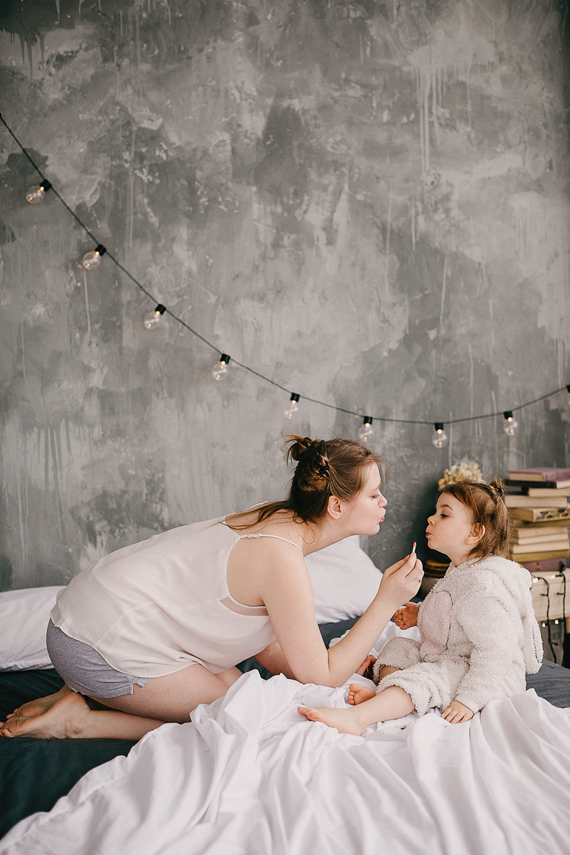 Еля і Анісія. Головна