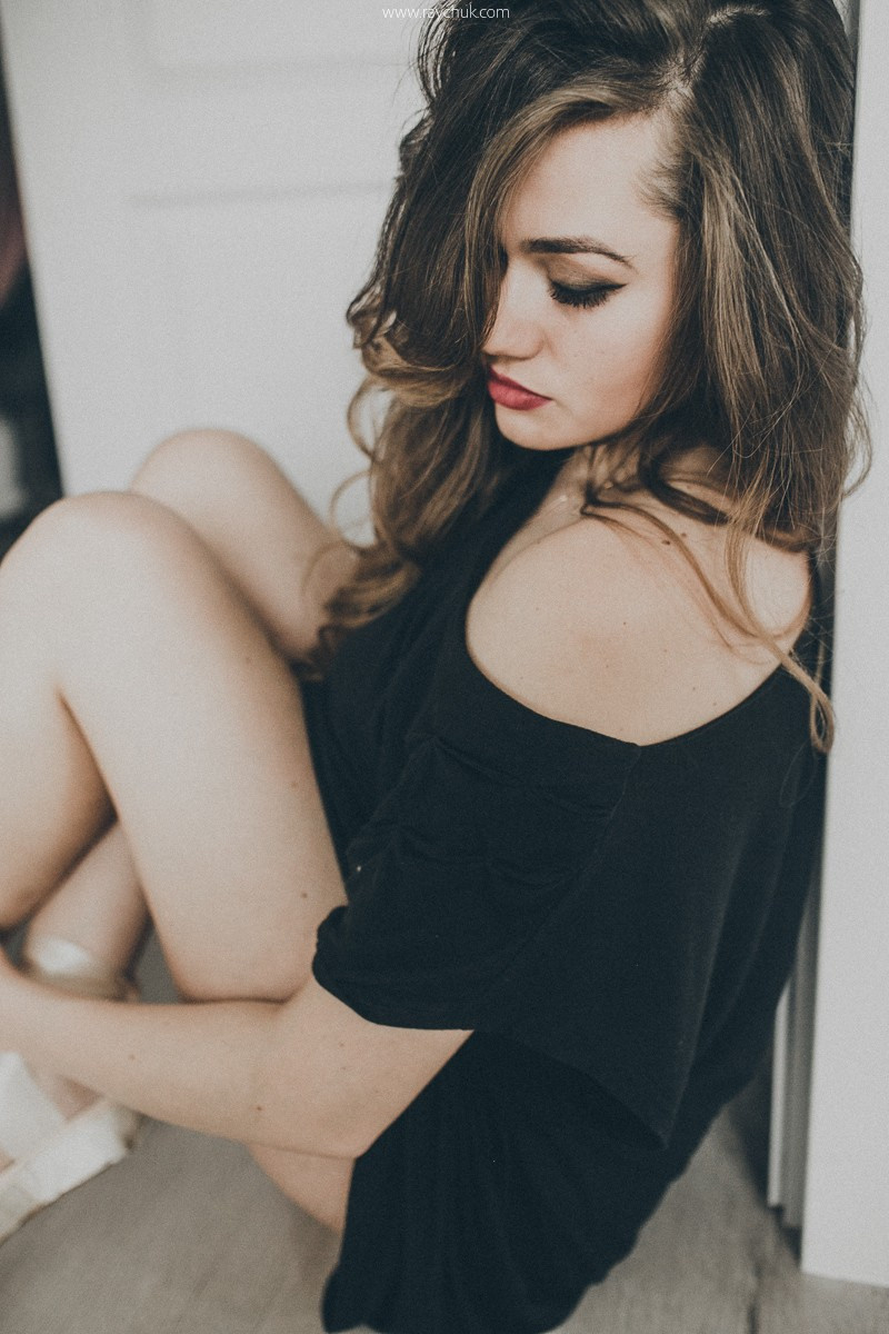 I Can't Say No. Головна