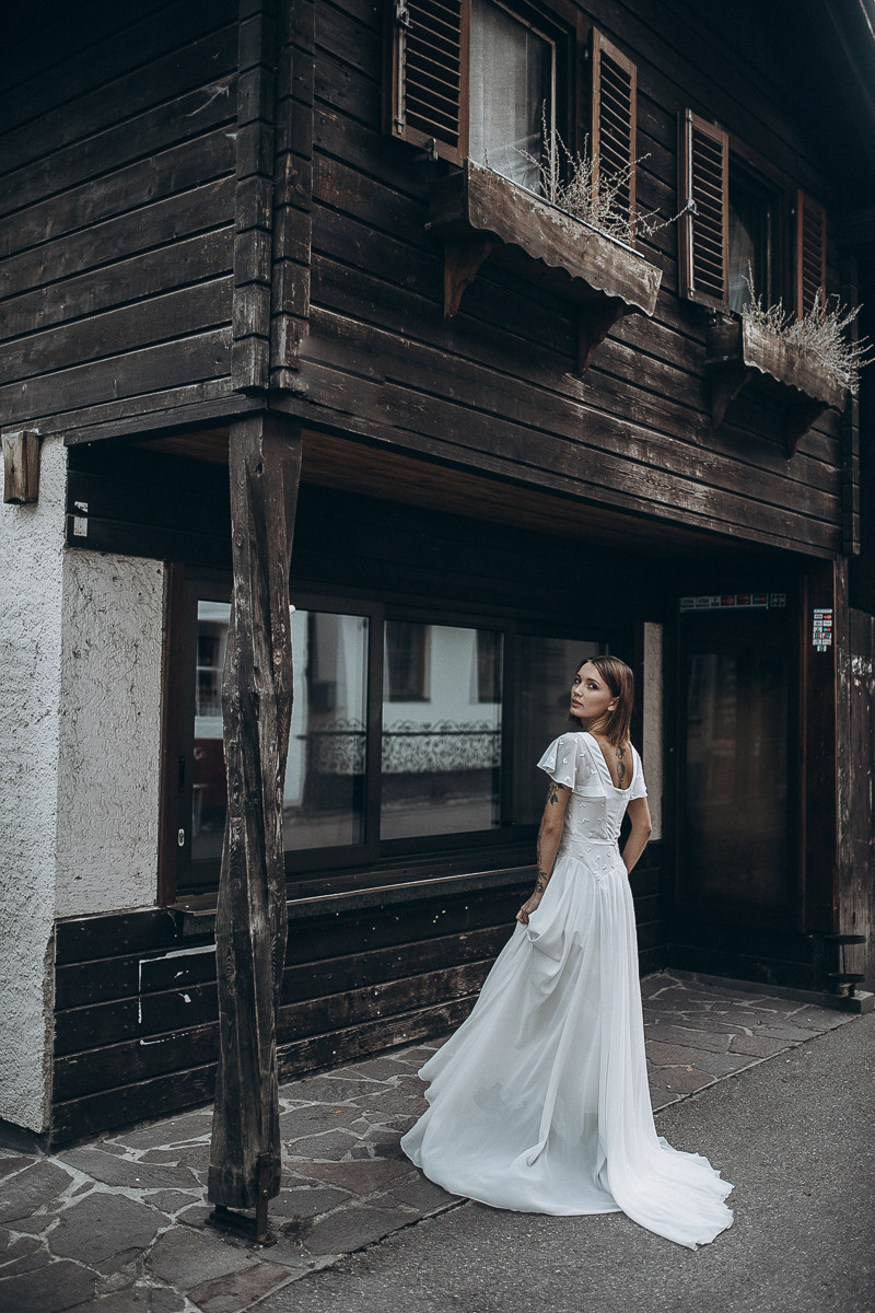 Adore You. Головна