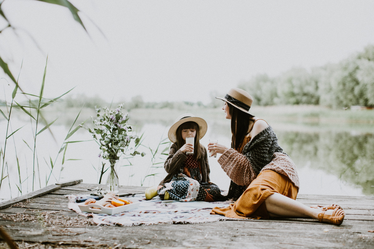 Lucy and Lisa. Головна