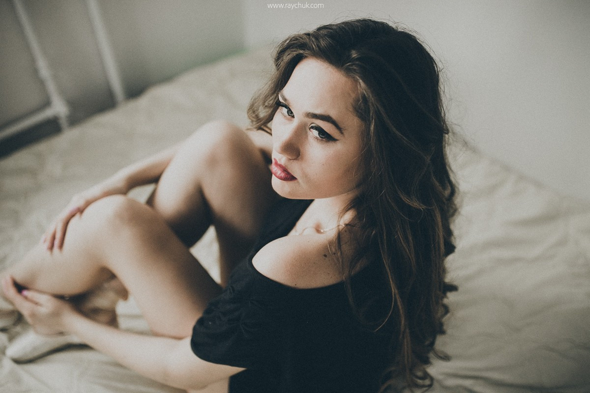 I Can't Say No. Головна