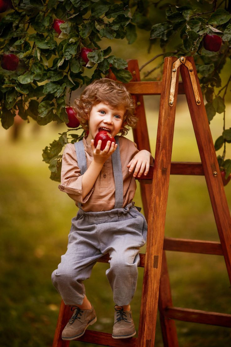 Clothing for a family themed shoot. Photographer in Sweden
