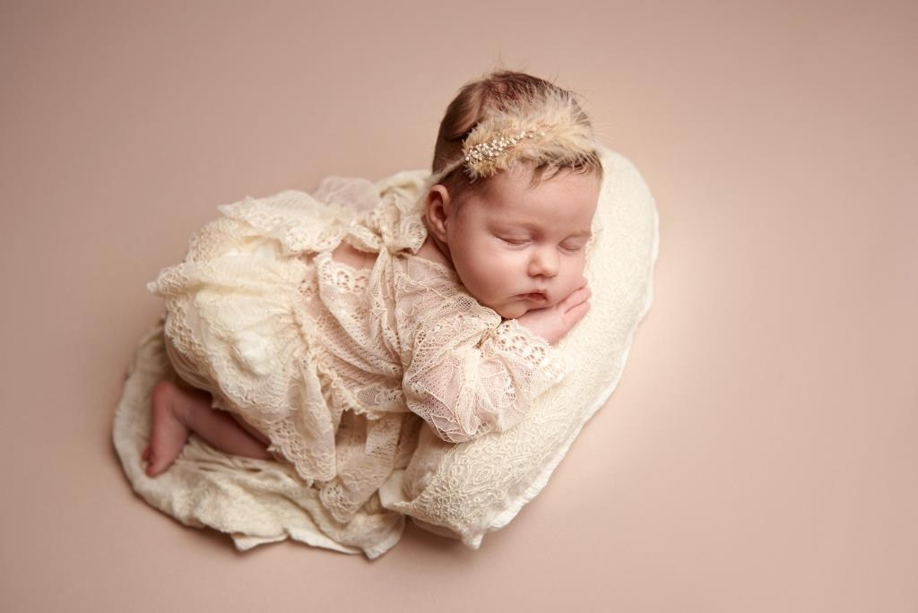 Дівчата. Фотограф новонароджених діток та їх сімей в Тернополі