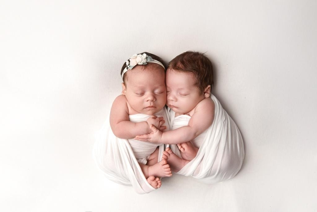 Двійнята. Фотограф новонароджених діток та їх сімей в Тернополі