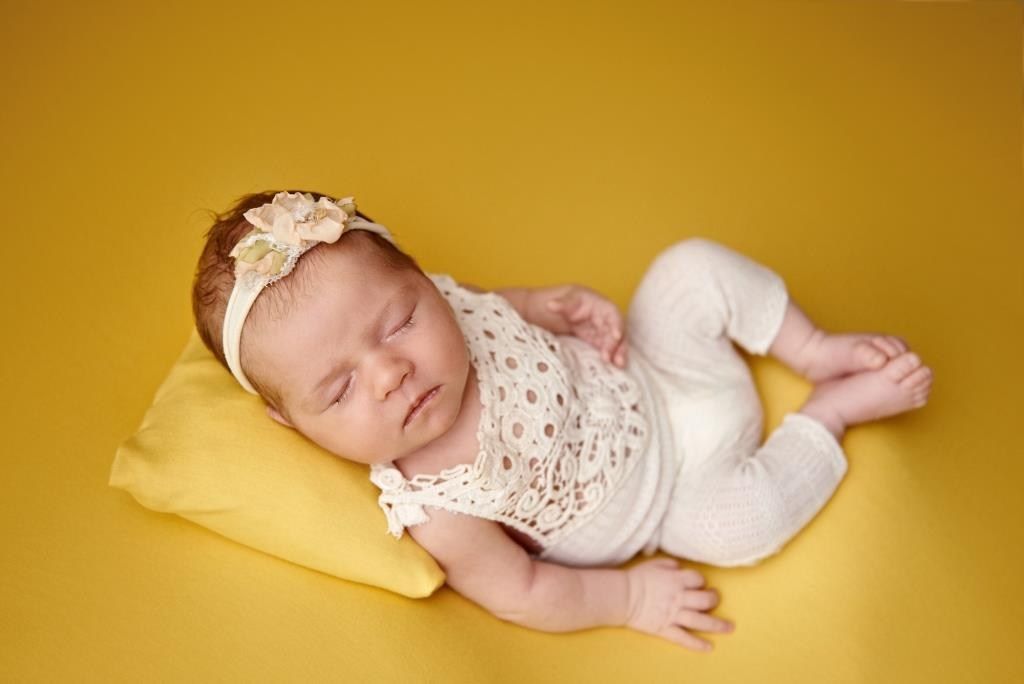 Дівчата. Фотограф новонароджених діток та їх сімей в Тернополі