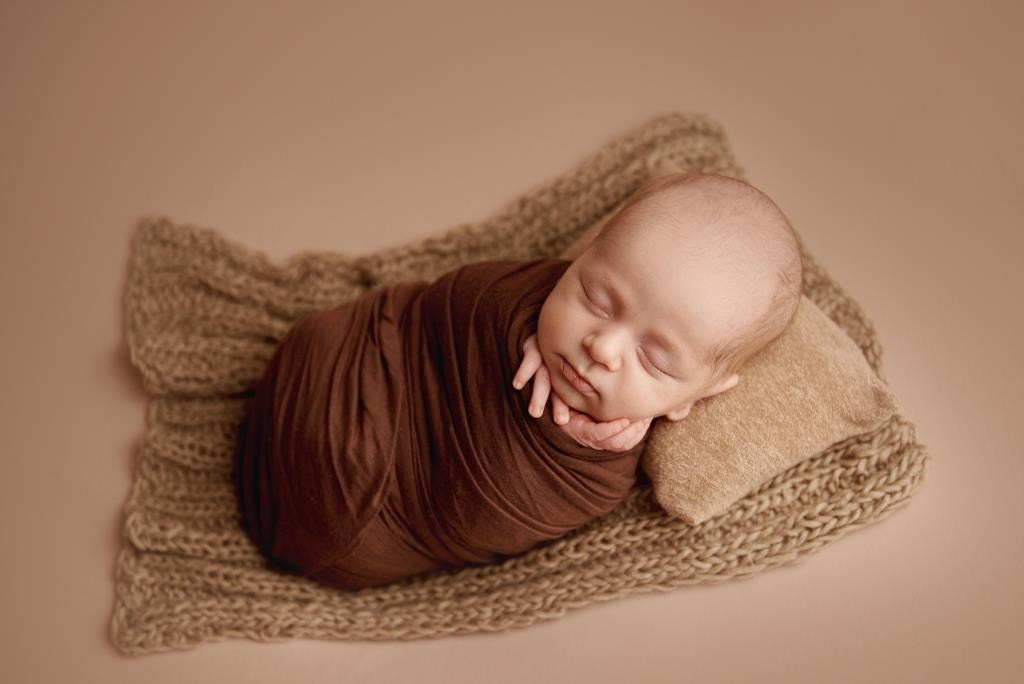 Обмотки. Фотограф новонароджених діток та їх сімей в Тернополі