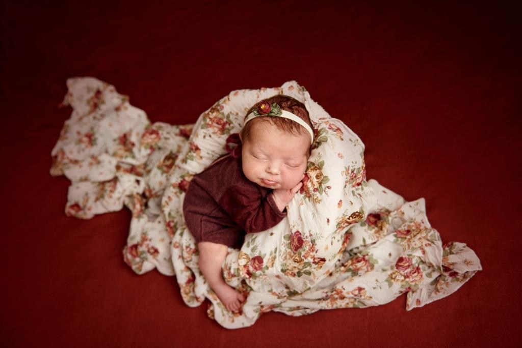 Крісло гамак. Фотограф новонароджених діток та їх сімей в Тернополі