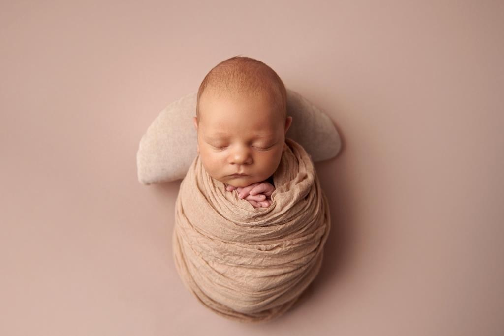 Обмотки. Фотограф новонароджених діток та їх сімей в Тернополі