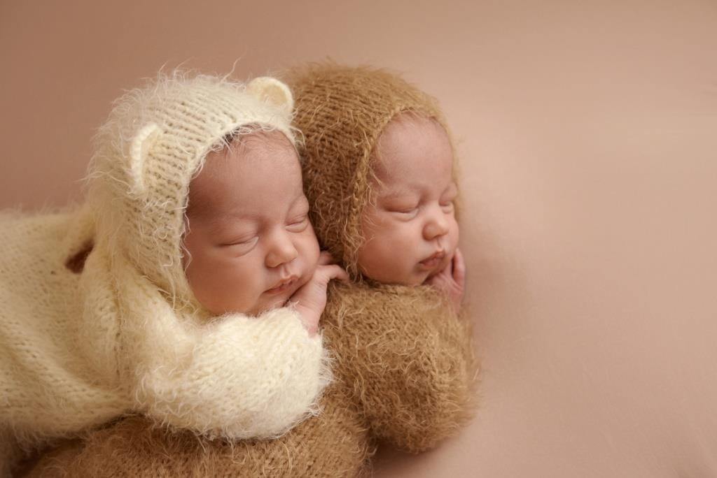 Двійнята. Фотограф новонароджених діток та їх сімей в Тернополі