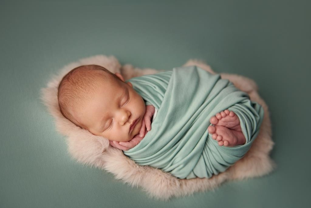 Обмотки. Фотограф новонароджених діток та їх сімей в Тернополі