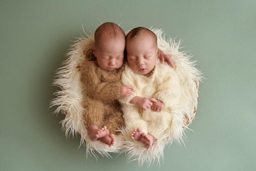Двійнята. Фотограф новонароджених діток та їх сімей в Тернополі