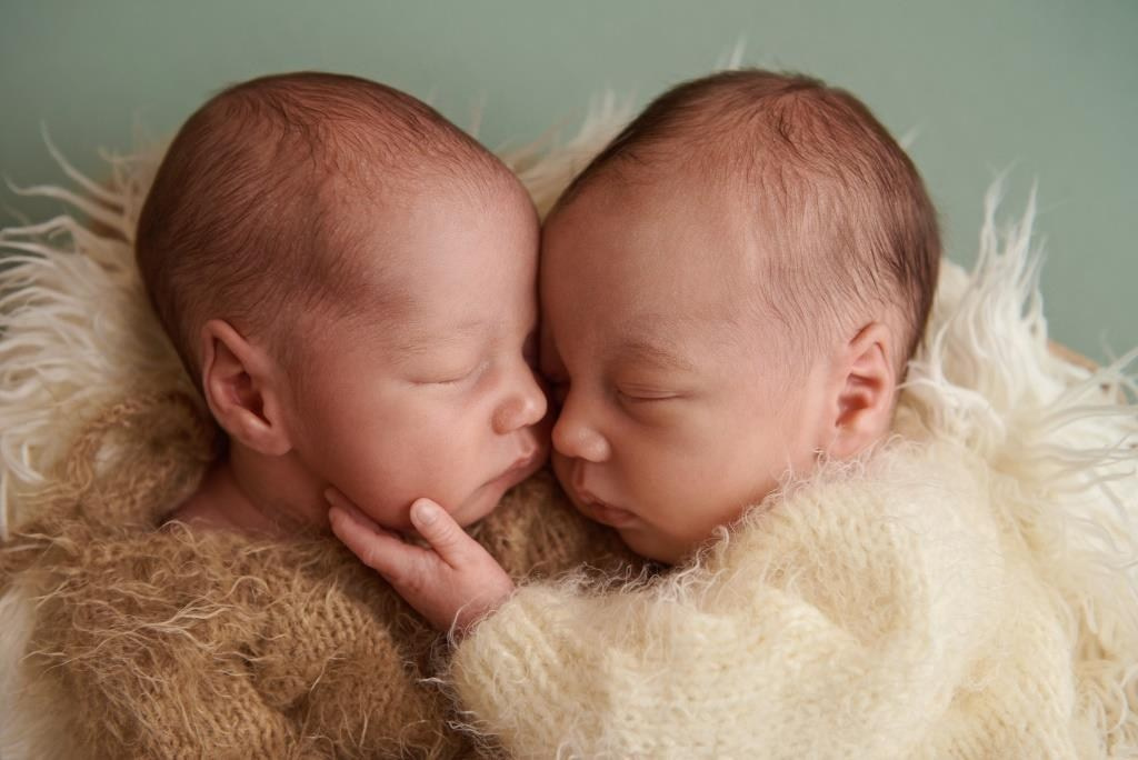 Двійнята. Фотограф новонароджених діток та їх сімей в Тернополі