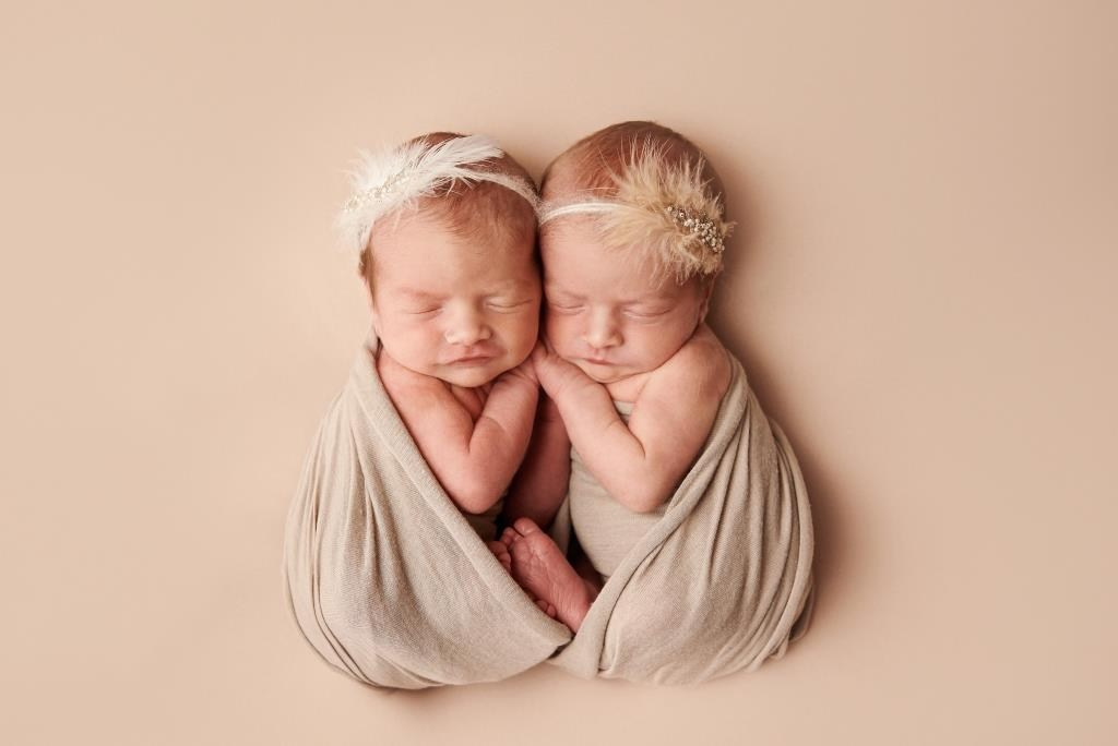 Двійнята. Фотограф новонароджених діток та їх сімей в Тернополі