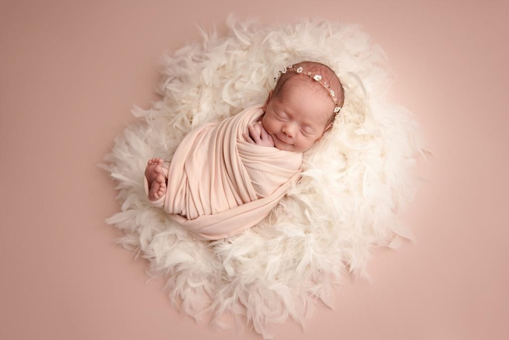 Пір’я. Фотограф новонароджених діток та їх сімей в Тернополі