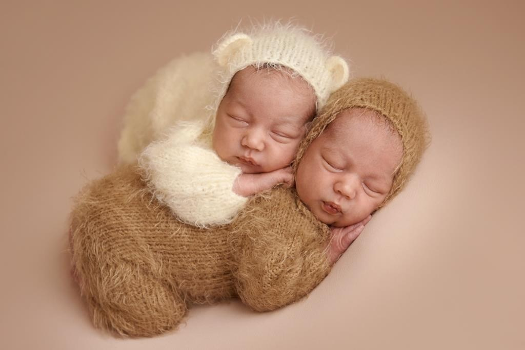 Двійнята. Фотограф новонароджених діток та їх сімей в Тернополі