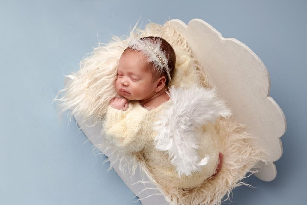 Хмарка ліжечко. Фотограф новонароджених діток та їх сімей в Тернополі