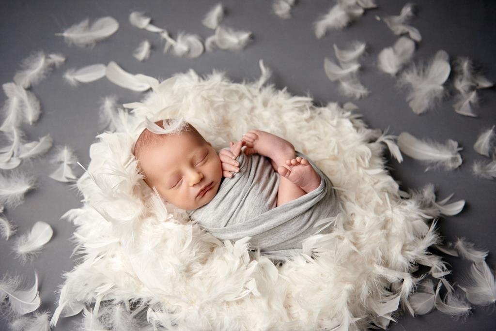 Пір’я. Фотограф новонароджених діток та їх сімей в Тернополі