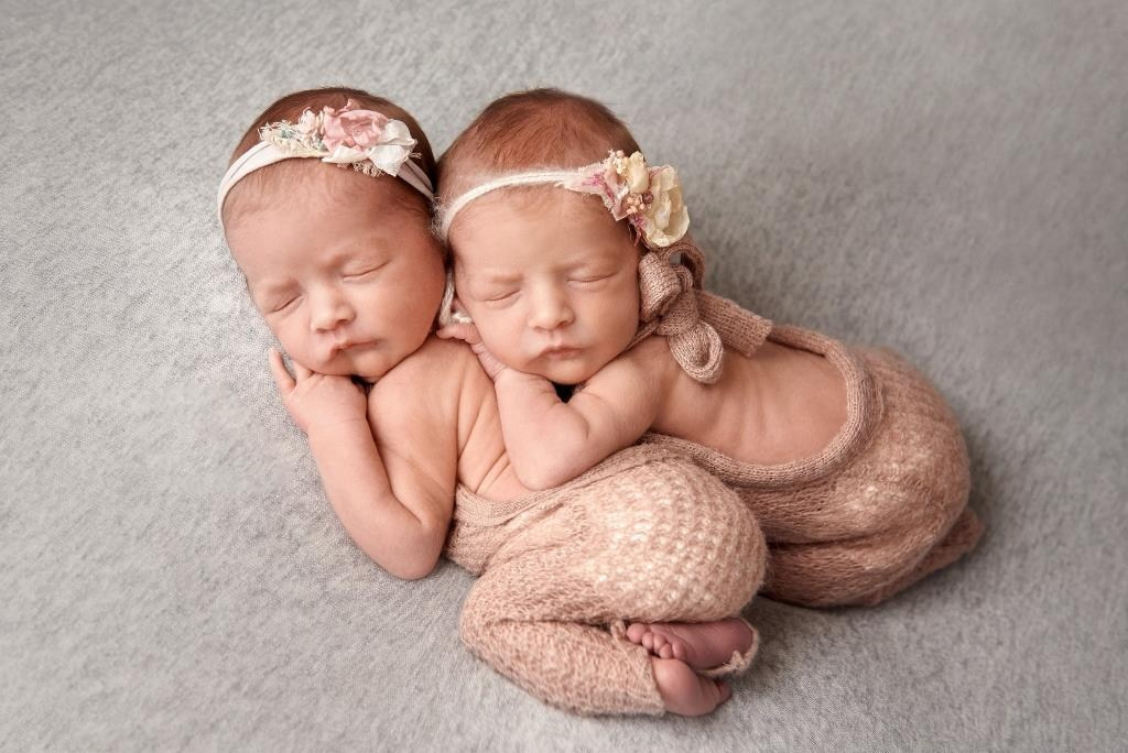 Двійнята. Фотограф новонароджених діток та їх сімей в Тернополі