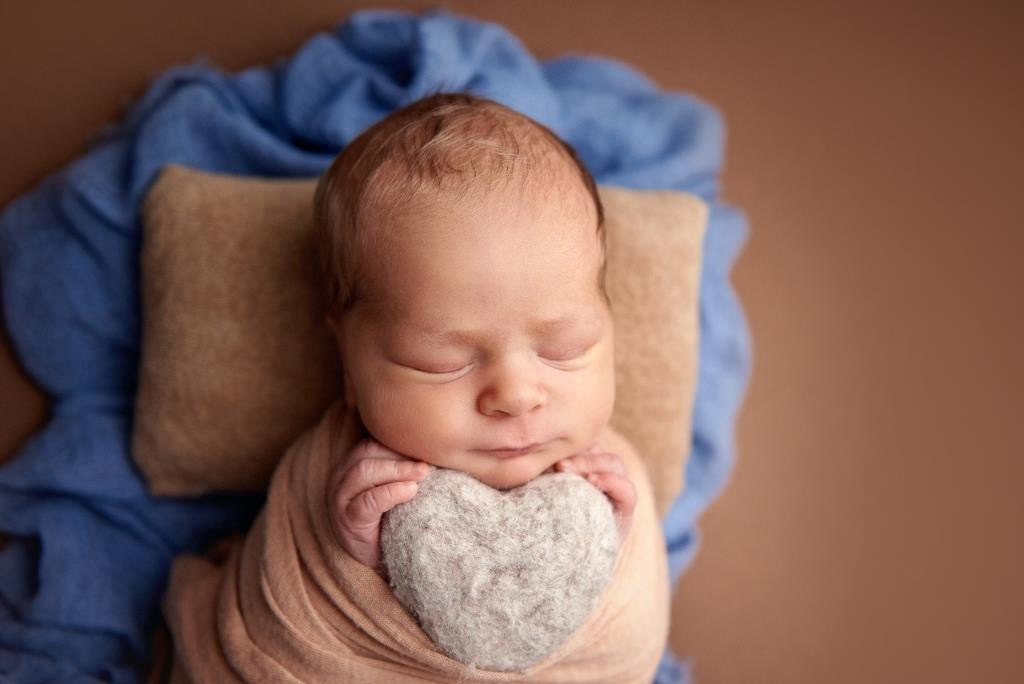 Обмотки. Фотограф новонароджених діток та їх сімей в Тернополі