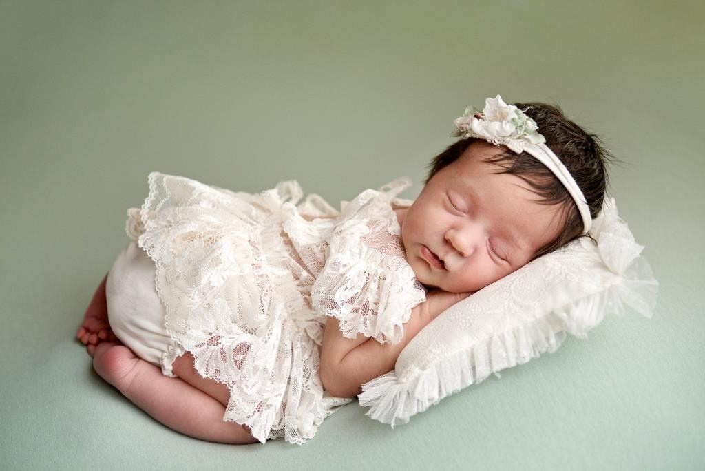 Дівчата. Фотограф новонароджених діток та їх сімей в Тернополі
