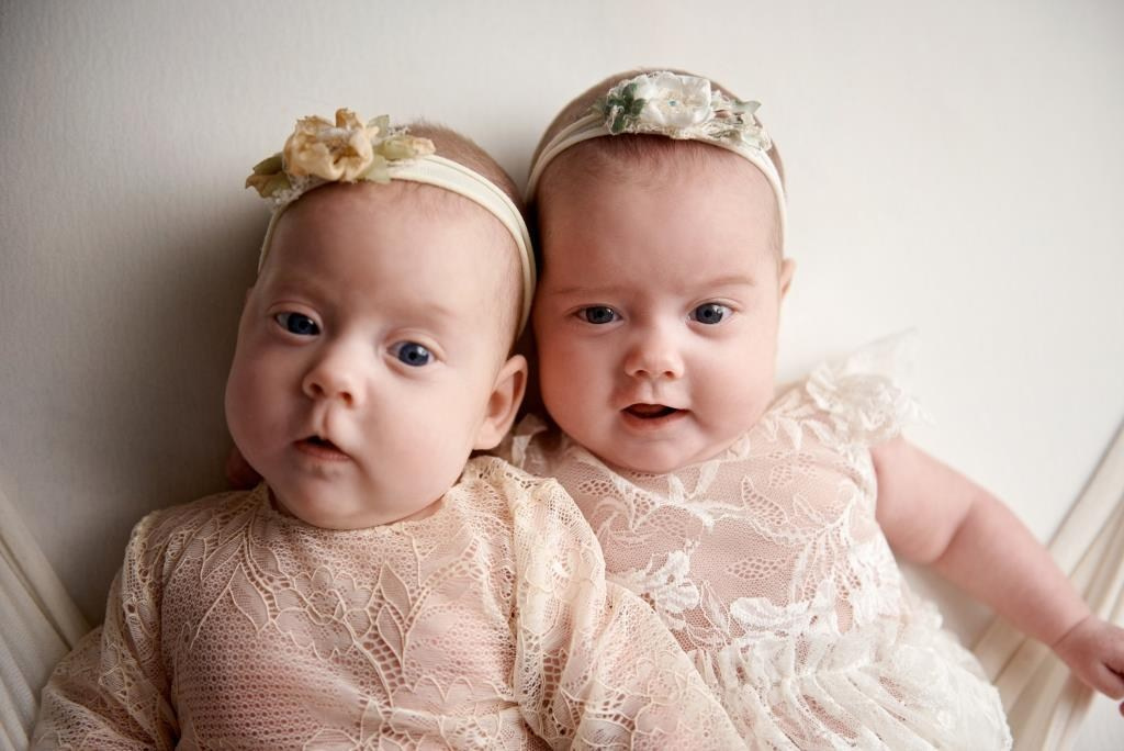 Двійнята. Фотограф новонароджених діток та їх сімей в Тернополі