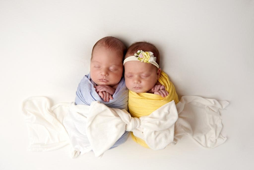 Двійнята. Фотограф новонароджених діток та їх сімей в Тернополі