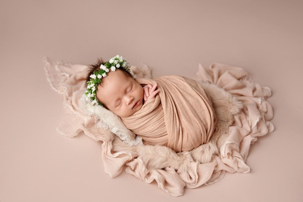 Обмотки. Фотограф новонароджених діток та їх сімей в Тернополі
