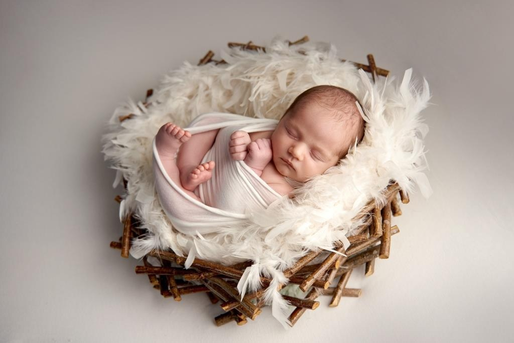 Пір’я. Фотограф новонароджених діток та їх сімей в Тернополі