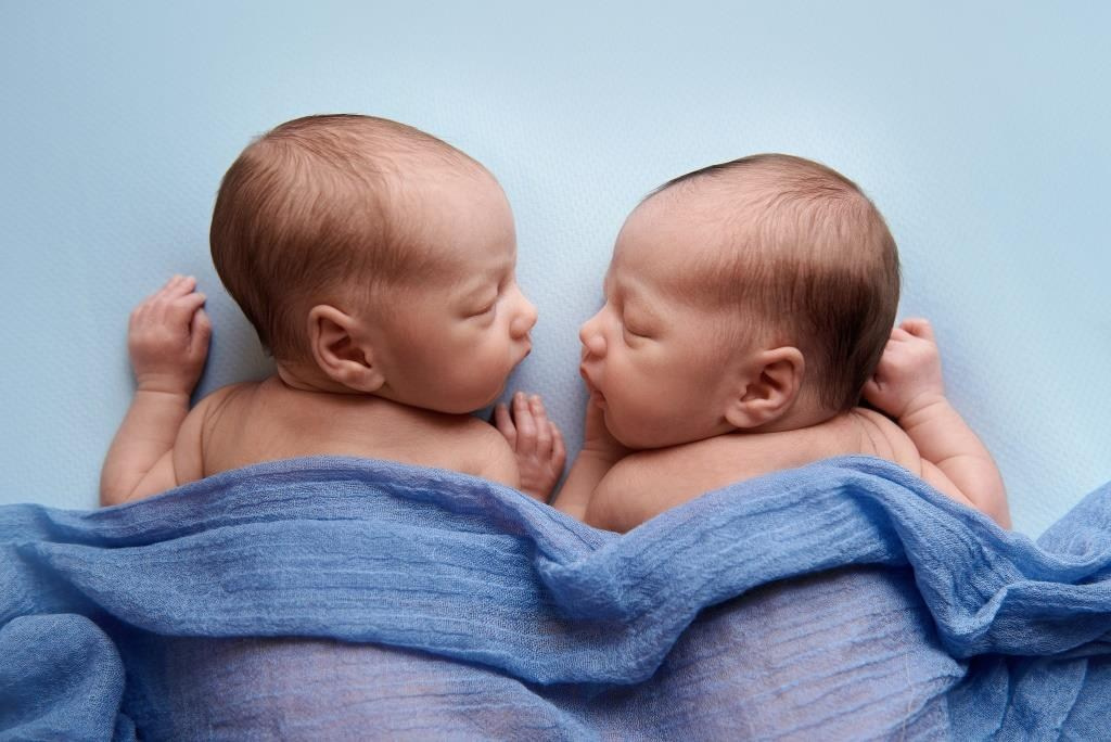 Двійнята. Фотограф новонароджених діток та їх сімей в Тернополі