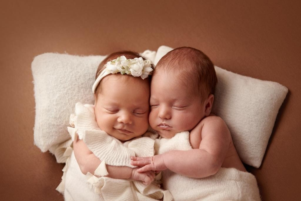 Двійнята. Фотограф новонароджених діток та їх сімей в Тернополі