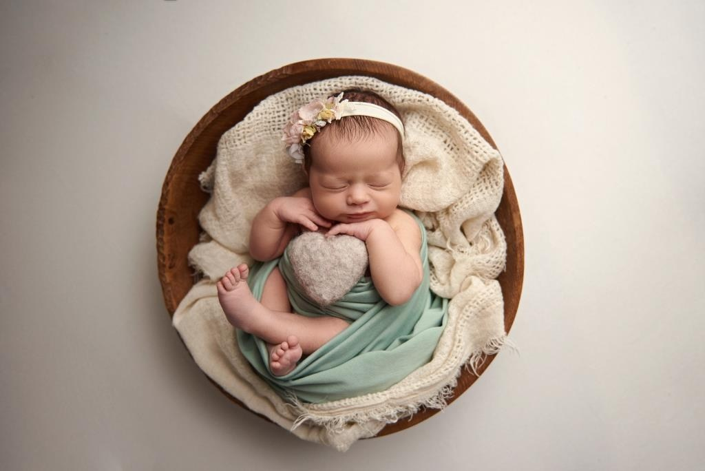 Мисочки. Фотограф новонароджених діток та їх сімей в Тернополі