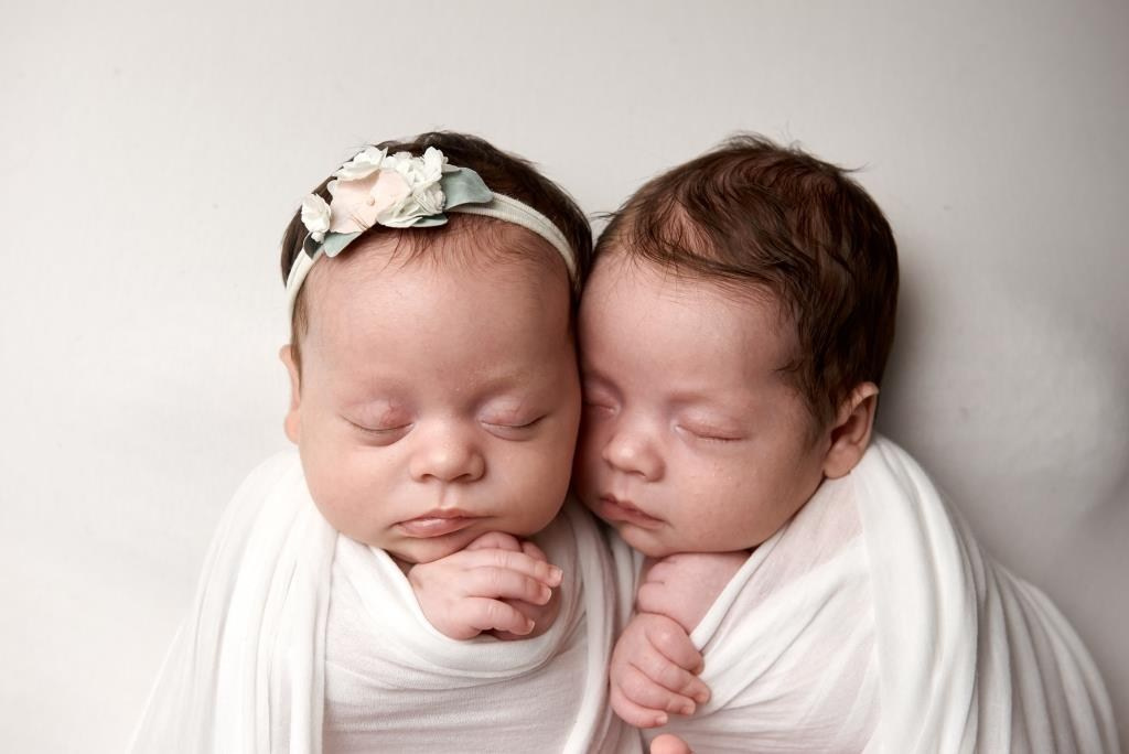 Двійнята. Фотограф новонароджених діток та їх сімей в Тернополі