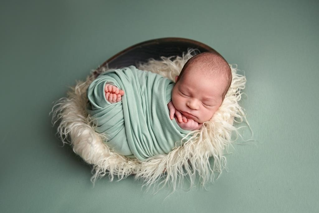 Мисочки. Фотограф новонароджених діток та їх сімей в Тернополі