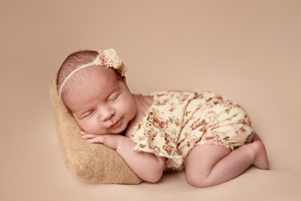 Дівчата. Фотограф новонароджених діток та їх сімей в Тернополі