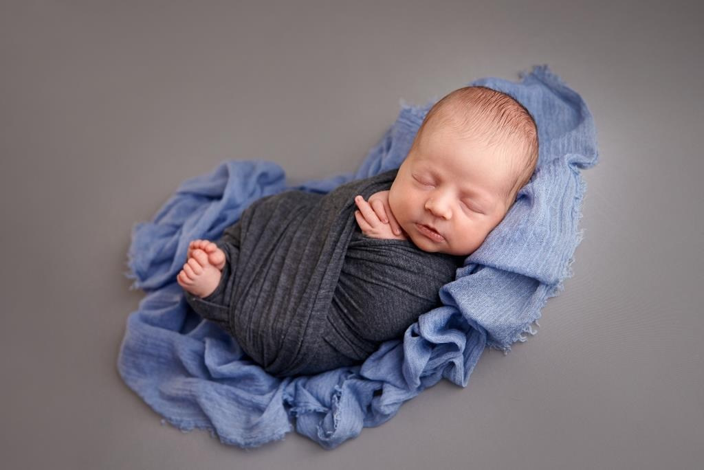Обмотки. Фотограф новонароджених діток та їх сімей в Тернополі