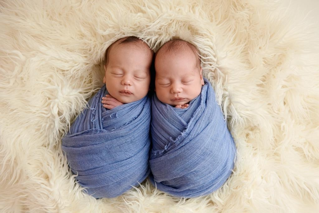 Двійнята. Фотограф новонароджених діток та їх сімей в Тернополі