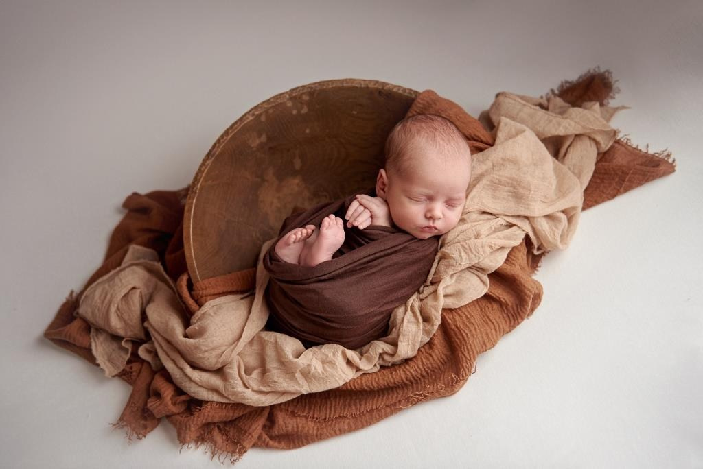 Мисочки. Фотограф новонароджених діток та їх сімей в Тернополі